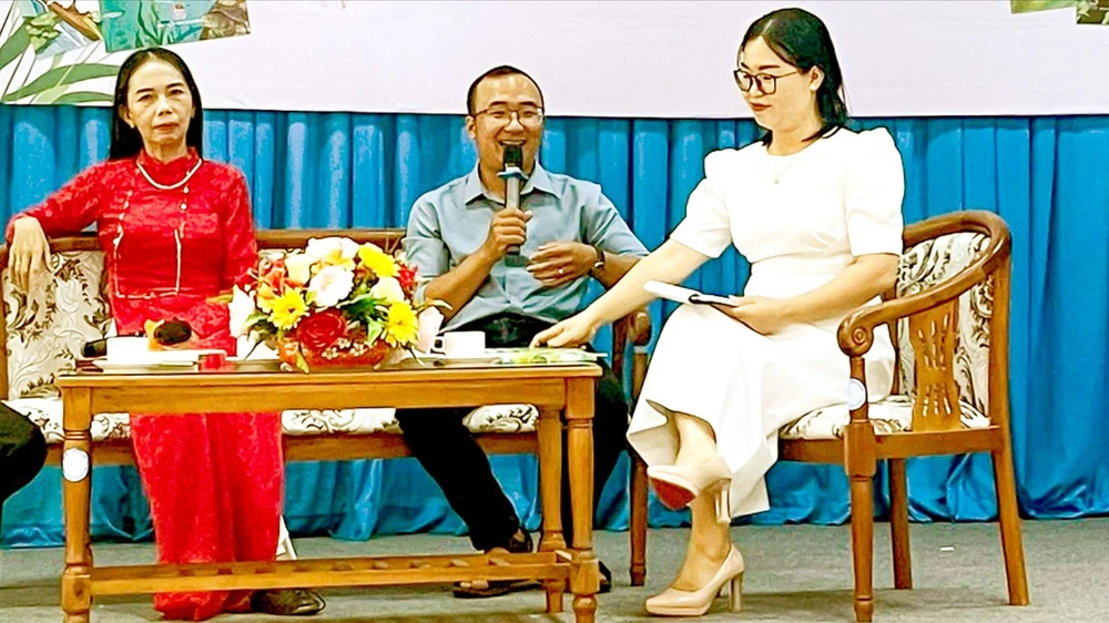 Các nhà văn viết cho thiếu nhi tiêu biểu ở Tây Nam bộ (từ trái qua): Võ Diệu Thanh, Lê Quang Trạng 