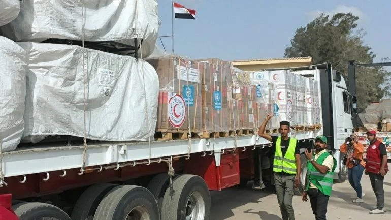 Hàng viện trợ đến Dải Gaza. Ảnh: REUTERS
