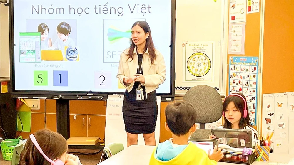 Một tiết học tiếng Việt tại Trường Tiểu học White Center Heights, thành phố Burien, bang Washington, Mỹ