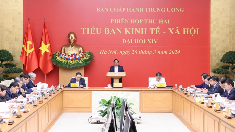 Thủ tướng Phạm Minh Chính chủ trì và phát biểu tại phiên họp thứ hai của Tiểu ban Kinh tế - Xã hội Đại hội đại biểu toàn quốc lần thứ XIV của Đảng. Ảnh: VIẾT CHUNG