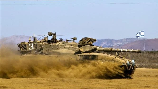 Xe quân sự Israel tham gia huấn luyện trên Cao nguyên Golan, giáp giới Syria. Ảnh: AFP/TTXVN