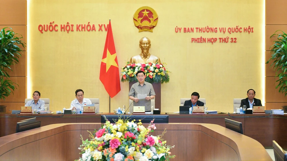 Chủ tịch Quốc hội Vương Đình Huệ phát biểu khai mạc phiên họp của UBTVQH. Ảnh: QUANG PHÚC 