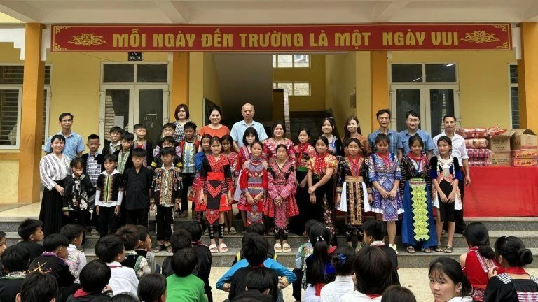 Trao tặng sản phẩm cho các đơn vị bếp ăn trường học tại Thanh Hóa, Hà Tĩnh