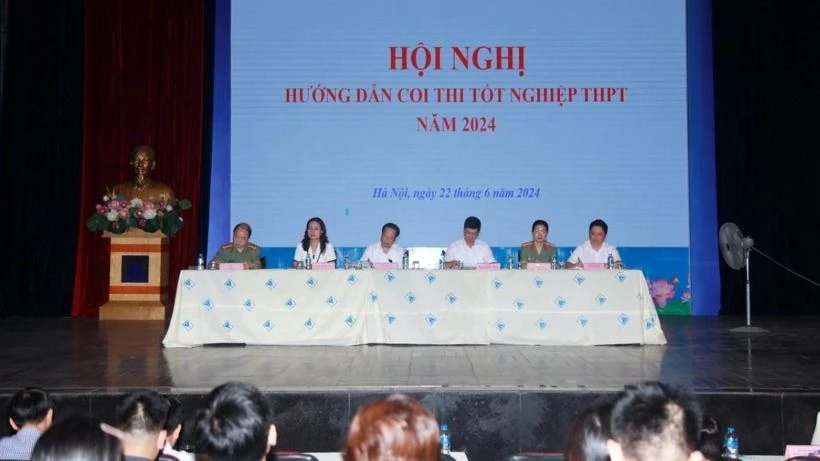 Lãnh đạo Sở GD-ĐT Hà Nội và đại diện Công an thành phố Hà Nội chủ trì hội nghị