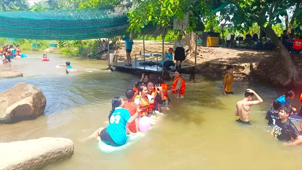 Khu du lịch sinh thái tự phát Tiến Đạt (huyện Hàm Thuận Bắc, tỉnh Bình Thuận) xây dựng nhiều công trình không phép