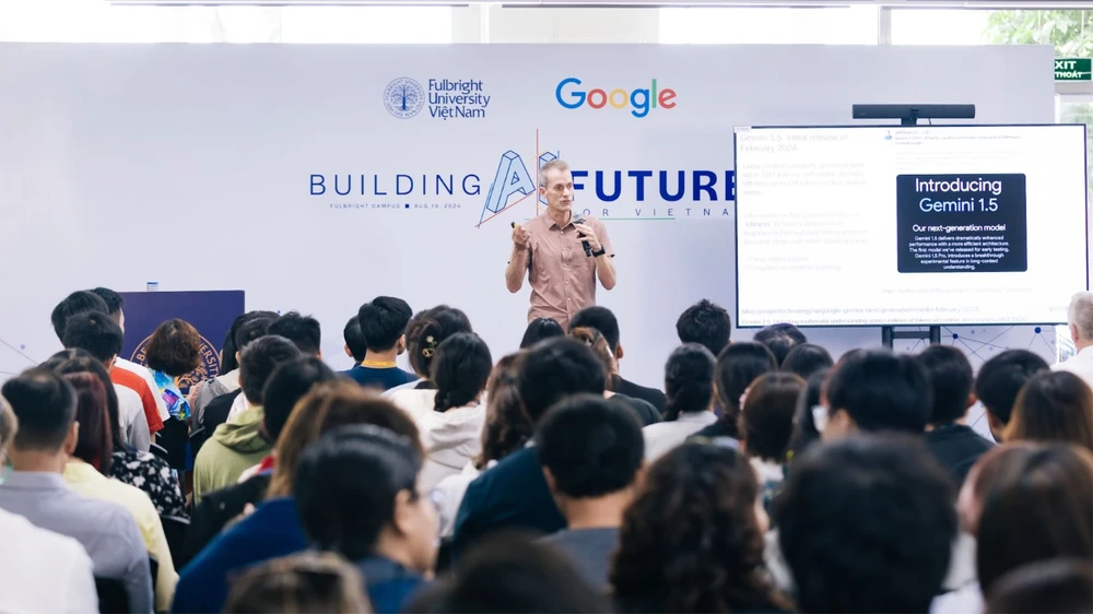 Ông Jeff Dean của Google nói chuyện tại Trường Đại học Fulbright Việt Nam