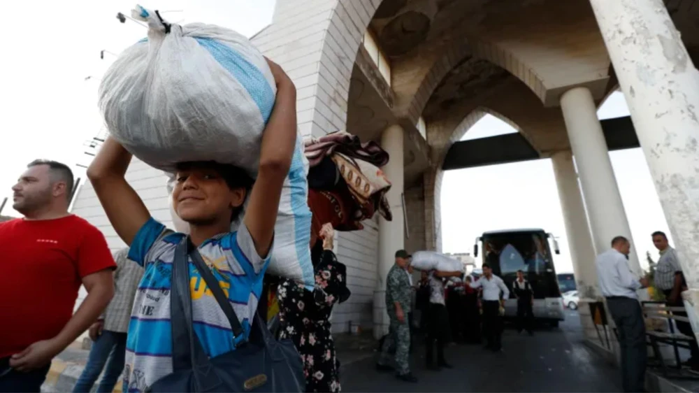 Cửa khẩu biên giới Syria-Lebanon tại Jdeidet Yabous, Syria luôn tràn ngập người di cư. Ảnh: Al Jazeera