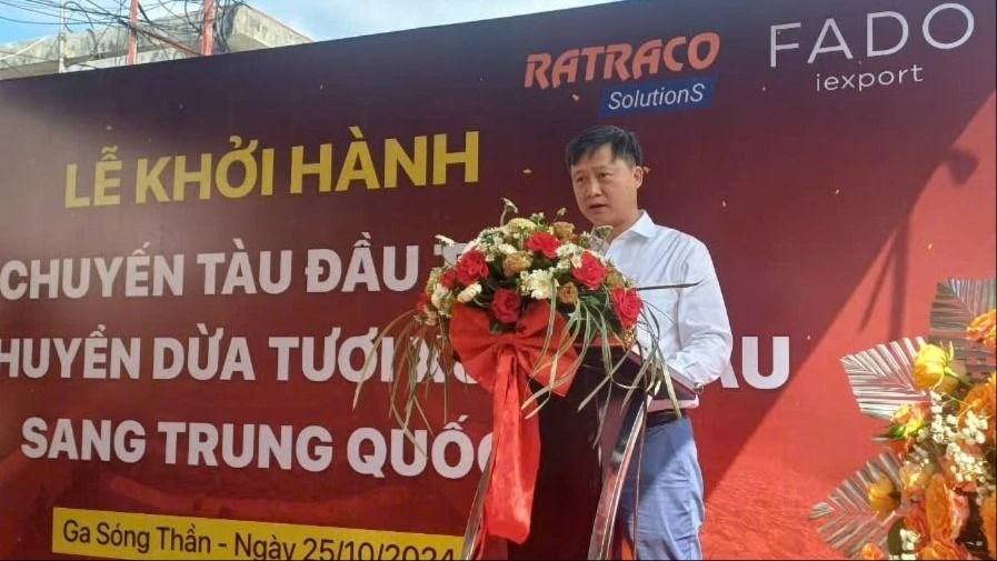 Chuyến tàu đầu tiên đưa dừa tươi từ ga Sóng Thần sang Trung Quốc