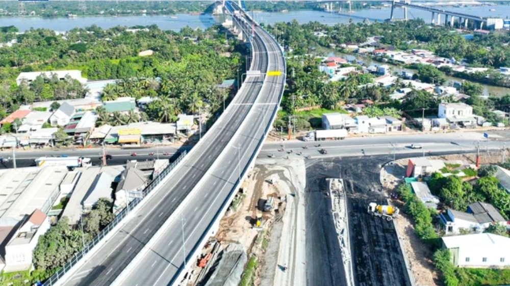 Thủ tướng chỉ đạo phấn đấu hết năm 2025, cơ bản hoàn thành 600km đường cao tốc vùng ĐBSCL