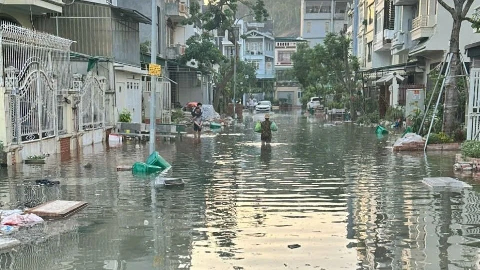 TP Hạ Long: Nước biển dâng gây ngập lụt bất thường