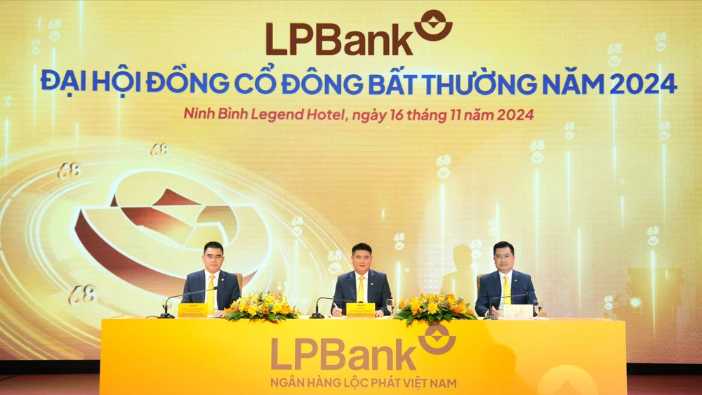 Đoàn chủ tọa điều hành ĐHĐCĐ bất thường LPBank 2024