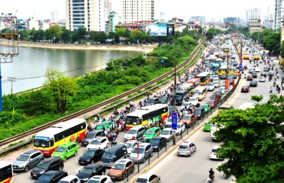 Traffic jams in streets in Hanoi (Photo: SGGP)