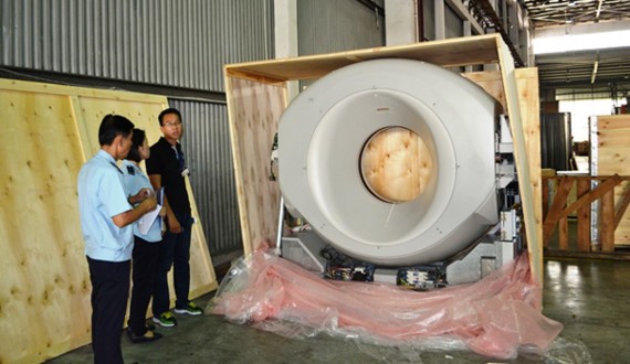 The shipment of second hand medical equipment detected (Photo: SGGP)