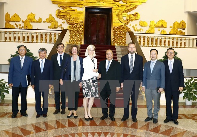  PM Nguyen Xuan Phuc (fourth from right) and Danish Minister for Development Cooperation Ulla Tørnæs (Photo: VNA)