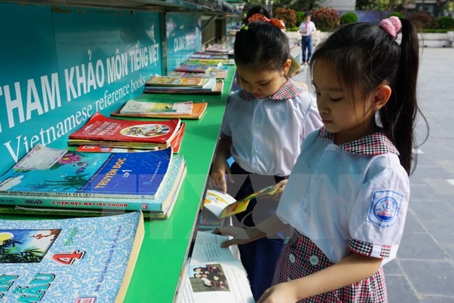 A program to give 10,000 good books to 100 primary schools in Ho Chi Minh City (Photo:  VNA)