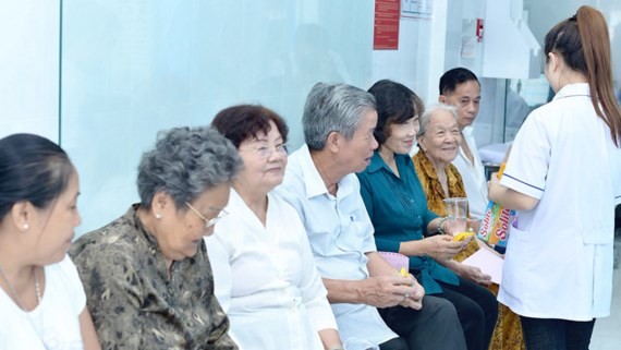 Patients wait to see doctors at the new clinic in District 3's ward 11 (Photo: SGGP)