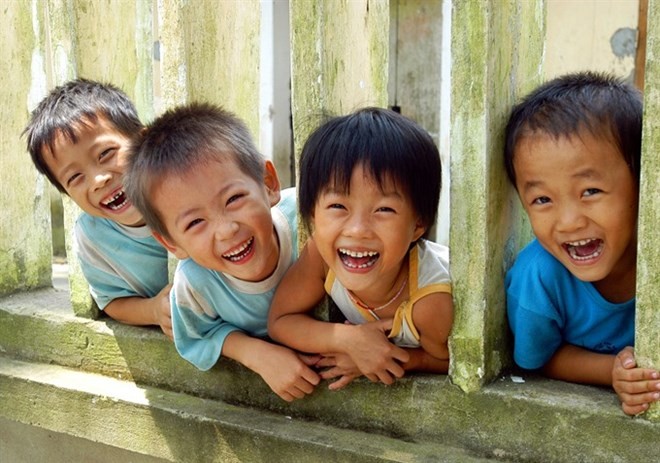 Keep the smiles on chilren’s faces. (Photo: VNA)