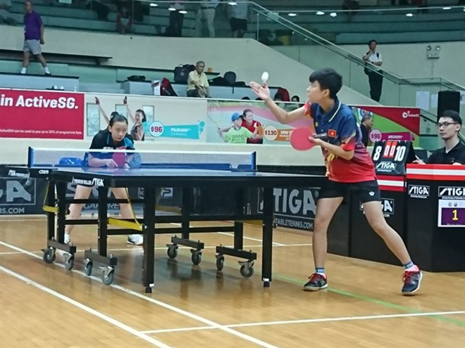 Vietnamese cadet girls (R) pockets a silver in the Southeast Asia Junior & Cadet Table Tennis Championships in Singapore. — Photo facebook Hung Nguyen)