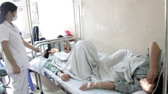Two patients have to share beds (Photo: SGGP)
