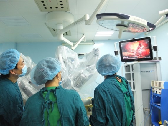 Binh Dan hospital performs robotic-assisted surgery for liver cancer