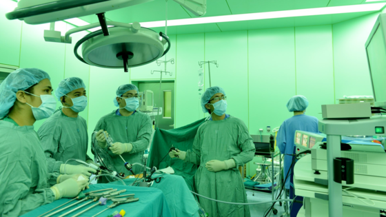 Vietnamese hospital removes polyps to treat rectal cancer