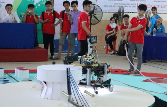 Open high school robotics competition in Da Nang City