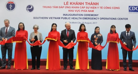 Health Minister Nguyen Thi Kim Tien and the United States Secretary of Health and Human Services Thomas Price at the ribbon-cutting ceremony (Photo: SGGP)