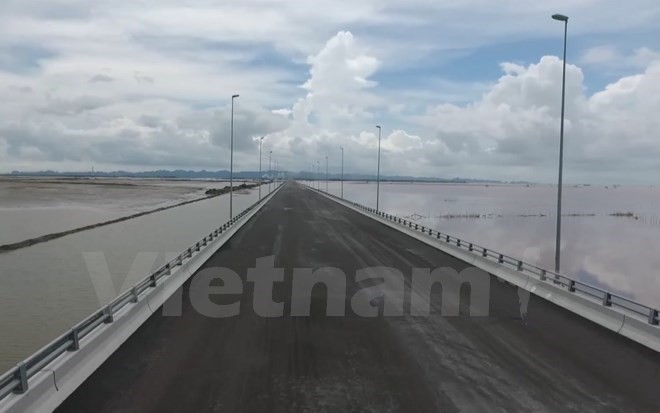 Tan Vu-Lach Huyen bridge, the country’s longest cross-sea bridge, will be opened to traffic on National Day. (Photo: VNA)