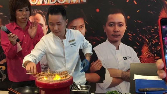 The famous chef performs at an event(Photo: SGGP)