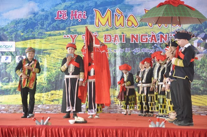 The wedding of the Dao Do ethnic people is re-enacted at the festival (Photo: VNA)