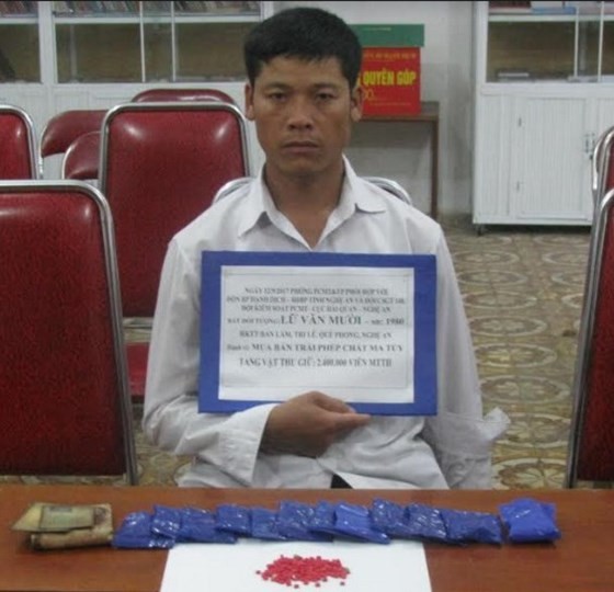 37 year old Lu Van Muoi is nabbed for smuggling synthetic drugs (photo: SGGP)