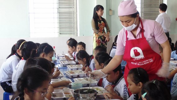 HCMC tightens control on food safety in schools