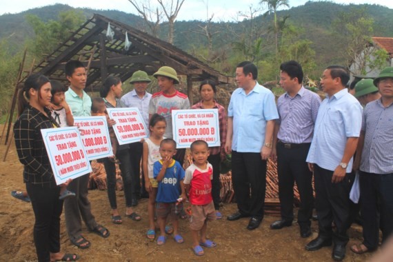 Deputy PM Vuong Dinh Hue visits storm-hit Ha Tinh Province