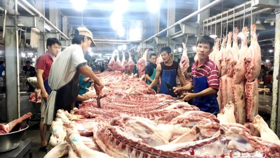 HCMC adopts measures to stabilize pork price (Photo: SGGP)