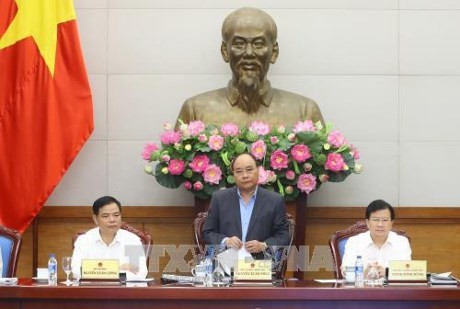 PM Nguyen Xuan Phuc ( middle) ( Source: VNA)