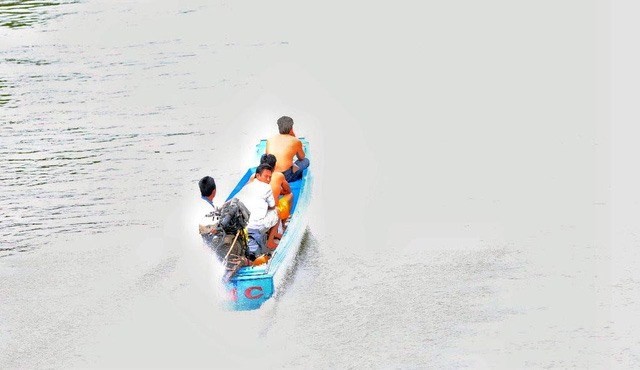 Smugglers use high-speed boats to transport goods from Cambodia to Chau Doc city in An Giang province (Photo: tuoitre.vn)