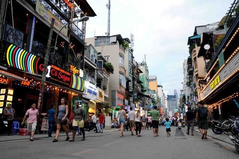 Tourists visiting Bui Vien walking street, District 1, HCM City. (Source: english.vietnamnet.vn)