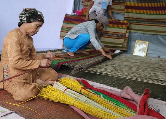 Fifteen traditional handicraft villages join festival in central Vietnam