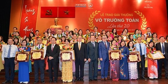 Good teachers who are Vo Truong Toan prize winners are honored (Filed photo: SGGP)
