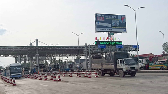 BOT tollgate Cai Lay shuts down to wait for Ministry’s direction