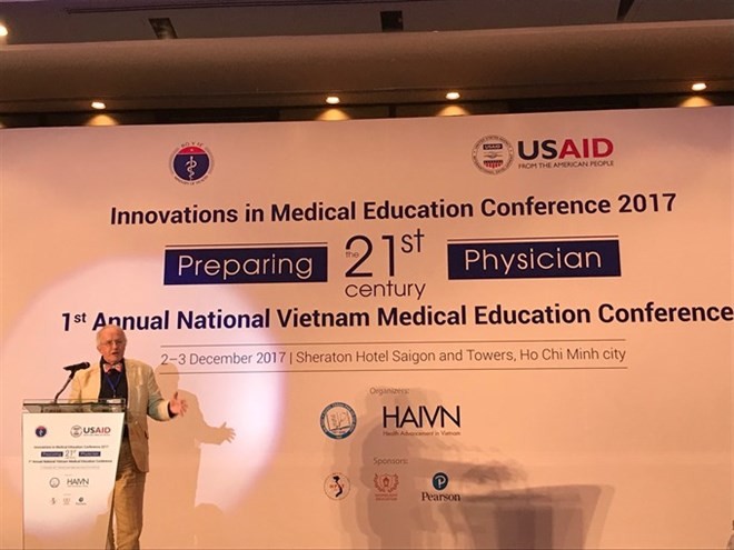 Professor David Gordon, president of the World Federation for Medical Education, speaks about training programmes including basic science, clinical medicine, ethics and medical law at a two-day conference ended on December 3 (Photo VNA)