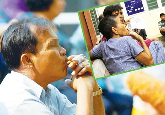 Many Vietnamese men still smoke a lot (Photo: SGGP)