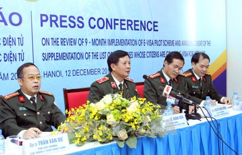 Major General Le Xuan Vien, head of the Immigration Management Department, speaks at the press conference to review the nine-month pilot e-visa scheme. (Photo: VNA)