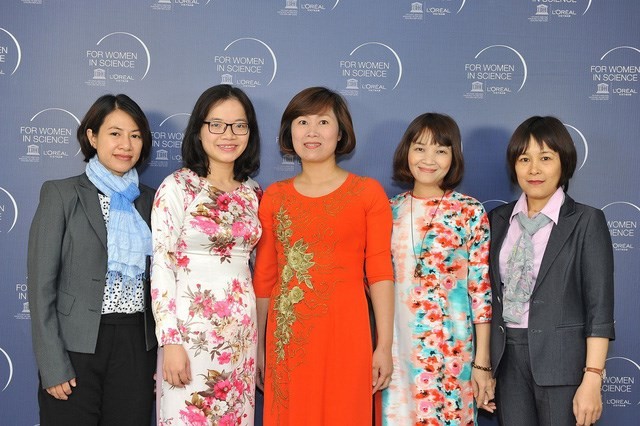Five Vietnamese female scientists win L'Oreal-UNESCO awards (Source: dantri.com.vn)