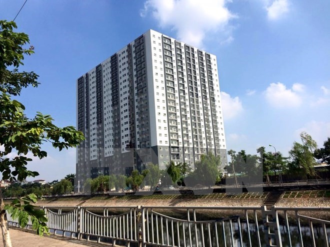 Hanoi’s Construction Department has set up an inspection team to review apartment buildings and impose fines for violations in their use and management (Photo: VNA)