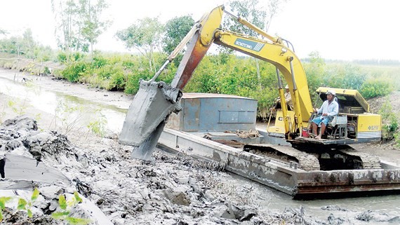 Soc Trang dredges canals as a measures to prepare for salinity intrusion (Photo: SGGP)