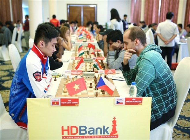 Tran Minh Thang (left) is seeded No 4 at the Asian Youth Chess Championships’ U18 class (Photo: VNA)