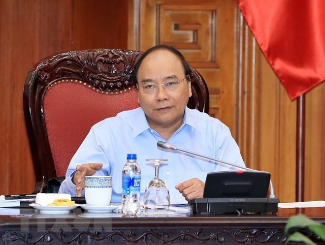 Prime Minister Nguyen Xuan Phuc chairs a meeting to evaluate cooperation with the EU in Hanoi on April 14. (Photo: VNA)