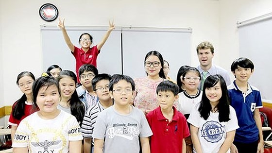 Learners and teachers of VUS - a famous foreign language in HCMC (Photo: SGGP)