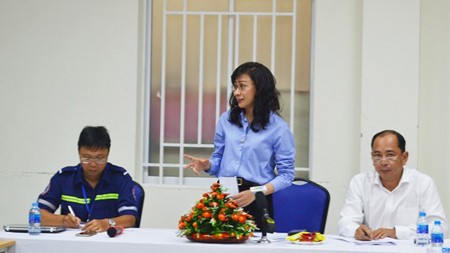 Deputy Chairwoman Nguyen Thi Thu shared her ideas at the working session